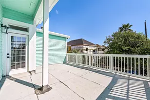 2010 Rosenberg St, Galveston, TX 77550 - Photo 41