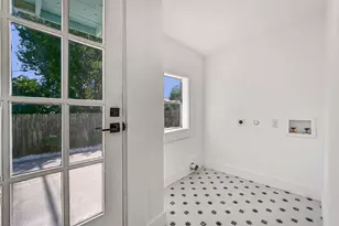 2010 Rosenberg St, Galveston, TX 77550 - Photo 37