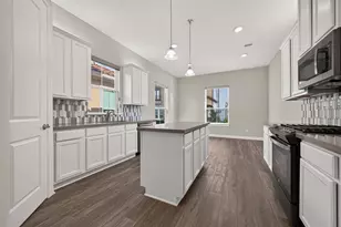 9 W Oaks Dr, Houston, TX 77058 - Photo 17