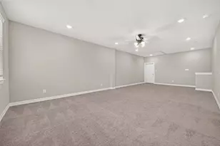 9 W Oaks Dr, Houston, TX 77058 - Photo 37
