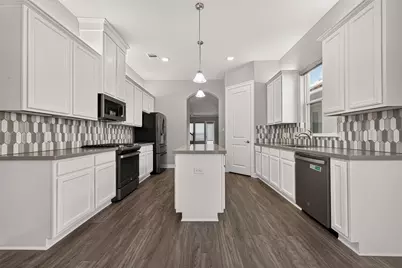 9 W Oaks Drive, Houston, TX 77058 - Photo 19
