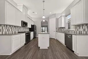 9 W Oaks Dr, Houston, TX 77058 - Photo 19