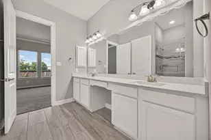 9 W Oaks Dr, Houston, TX 77058 - Photo 31