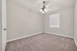 9 W Oaks Dr, Houston, TX 77058 - Photo 43