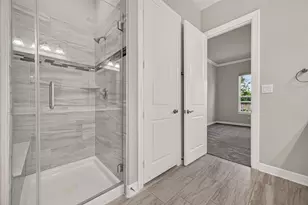 9 W Oaks Dr, Houston, TX 77058 - Photo 7