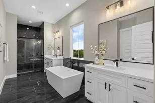 1177 W 19th St, Houston, TX 77008 - Photo 1