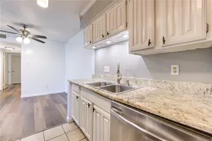 2110 Wilcrest Dr, Houston, TX 77042 - Photo 33