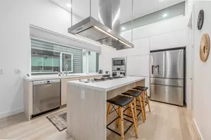 1141 W 18th St, Houston, TX 77008 - Photo 9