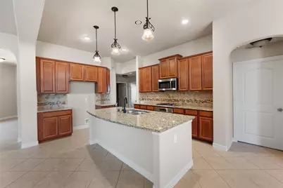 2411 Linden Bluff Court, Sugar Land, TX 77479 - Photo 9