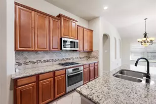 2411 Linden Bluff Ct, Sugar Land, TX 77479 - Photo 7