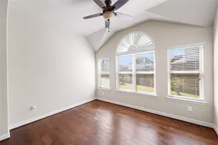 2411 Linden Bluff Ct, Sugar Land, TX 77479 - Photo 11