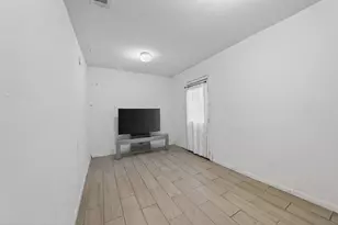 8029 Tareyton Ln, Houston, TX 77075 - Photo 9