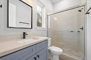 230 W 28th St, Houston, TX 77008 - Photo 1