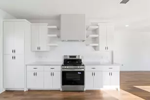 214 S Y St, La Porte, TX 77571 - Photo 3