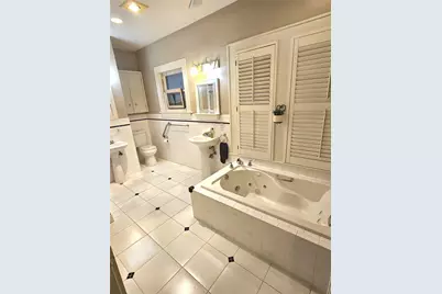 2046 W Main Street, Houston, TX 77098 - Photo 15