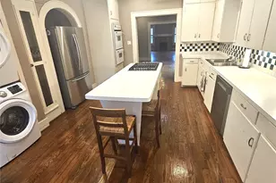 2046 W Main St, Houston, TX 77098 - Photo 9