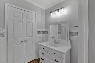 114 W Lobit Street, Baytown, TX 77520 - Photo 3