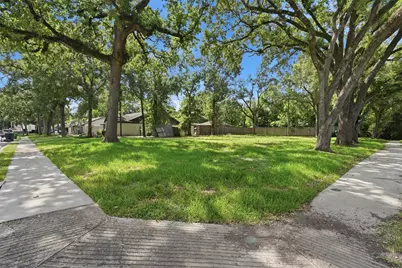 6235 Queenswood Lane, Houston, TX 77008 - Photo 1