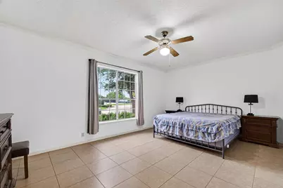 811 Colony Glen Court, Houston, TX 77062 - Photo 17