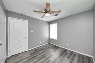 8126 Jutland Rd, Houston, TX 77033 - Photo 37