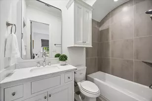 1208 Mosaico Ln, Houston, TX 77055 - Photo 9