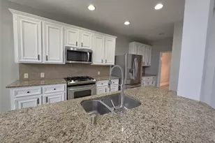 2813 Arbor Brook Ln, Pearland, TX 77584 - Photo 11