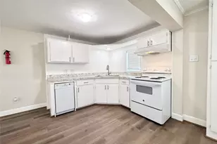 414 Murex St, Freeport, TX 77541 - Photo 5