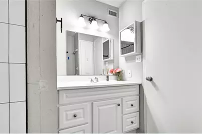 11002 Hammerly Boulevard #223, Houston, TX 77043 - Photo 17