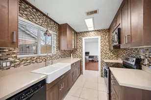 2327 Colonial Ridge Dr, Friendswood, TX 77546 - Photo 3