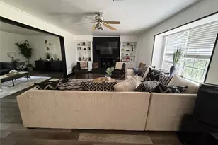 18510 Point Lookout Dr, Houston, TX 77058 - Photo 9