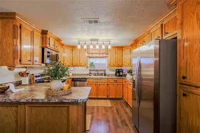 910 Brockman Street, Clute, TX 77531 - Photo 11