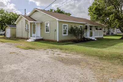 910 Brockman Street, Clute, TX 77531 - Photo 3