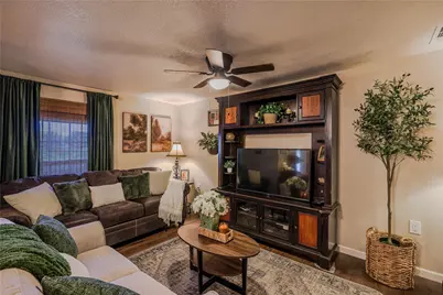 910 Brockman Street, Clute, TX 77531 - Photo 5