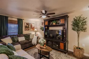 910 Brockman St, Clute, TX 77531 - Photo 5