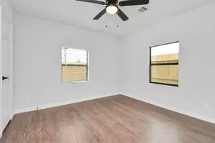 262 De Boll St, Houston, TX 77022 - Photo 11