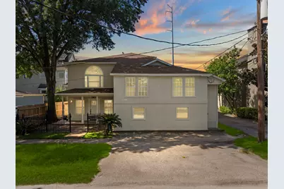 710 W 10th Street, Houston, TX 77008 - Photo 1