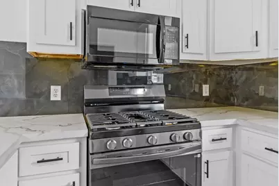 710 W 10th Street, Houston, TX 77008 - Photo 5