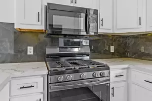710 W 10th St, Houston, TX 77008 - Photo 5