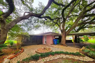 706 Maple St, Sweeny, TX 77480 - Photo 1