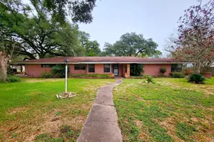 706 Maple St, Sweeny, TX 77480 - Photo 3