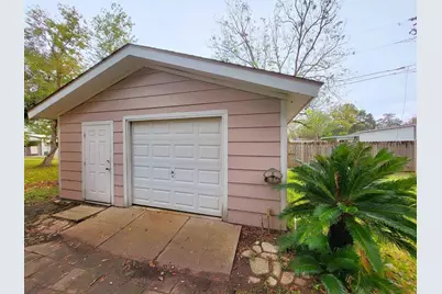 706 Maple Street, Sweeny, TX 77480 - Photo 37