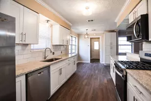 502 Rosewood Dr, Shenandoah, TX 77381 - Photo 3