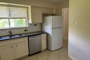 11427 Mulholland Dr, Houston, TX 77477 - Photo 17