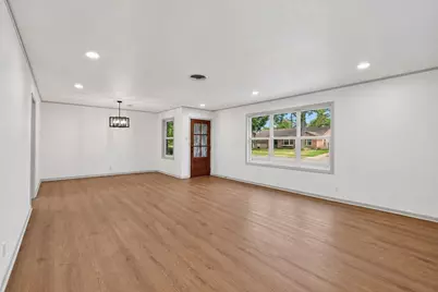5619 Warm Springs Road, Houston, TX 77035 - Photo 5