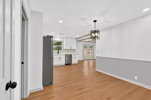 5619 Warm Springs Rd, Houston, TX 77035 - Photo 9
