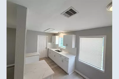 5715 Lakefield Drive, Houston, TX 77033 - Photo 9