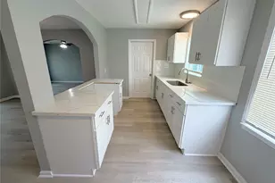 5715 Lakefield Dr, Houston, TX 77033 - Photo 9
