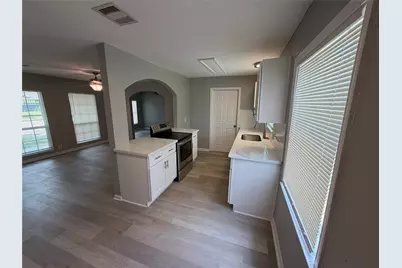 5715 Lakefield Drive, Houston, TX 77033 - Photo 7