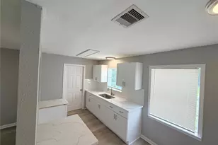 5715 Lakefield Dr, Houston, TX 77033 - Photo 11