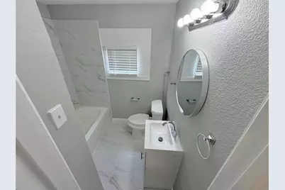 5715 Lakefield Drive, Houston, TX 77033 - Photo 11